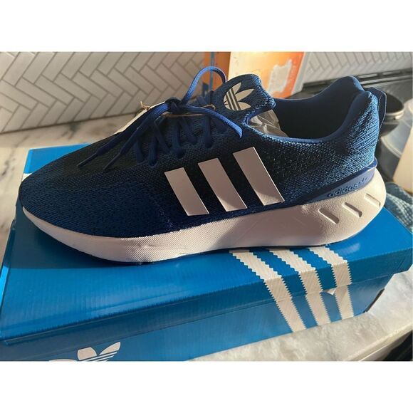Adidas Swift Run 22 Men's Shoes Athletic Sneakers Grey White GZ3498 - New - Picture 1 of 4